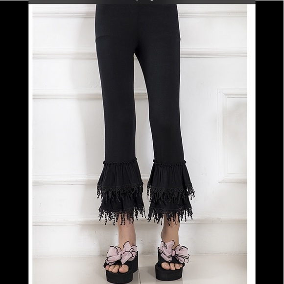 ruffle capri leggings